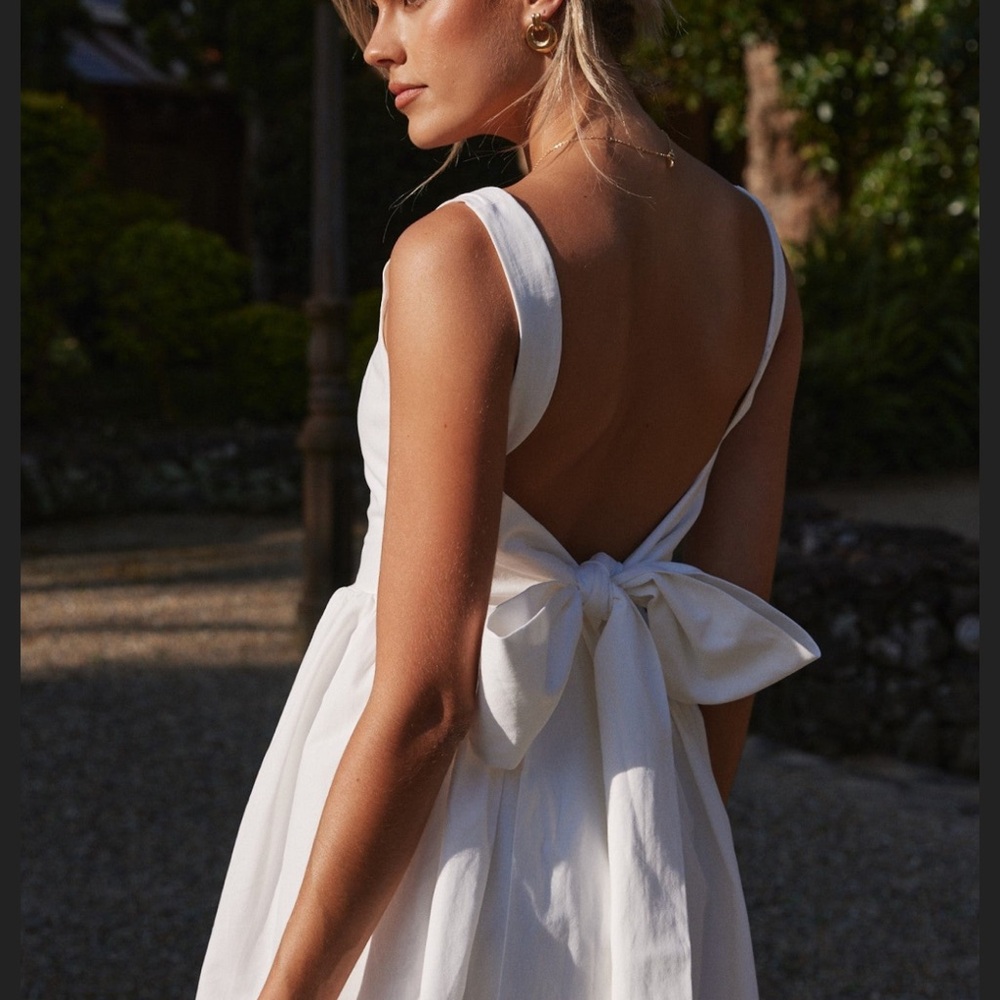 Elegant White Mini Dress